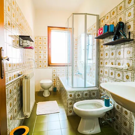 Casa Pini - Near The Lägenhet Auronzo di Cadore